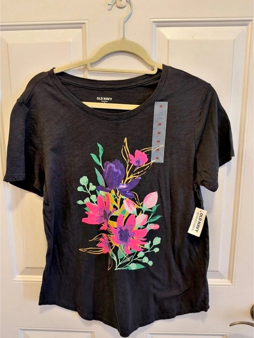 Old Navy Everywear Graphic Tee Floral Top Black & Pink Medium